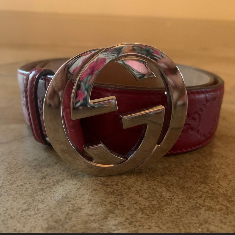 Red mens Gucci belt !! Clean great condition !